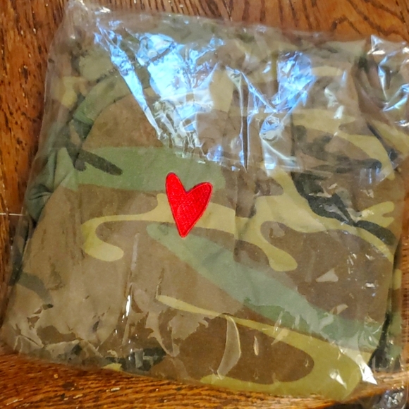 riot society Tops - Riot Society Camo Long Sleeve Heart Sz. XL